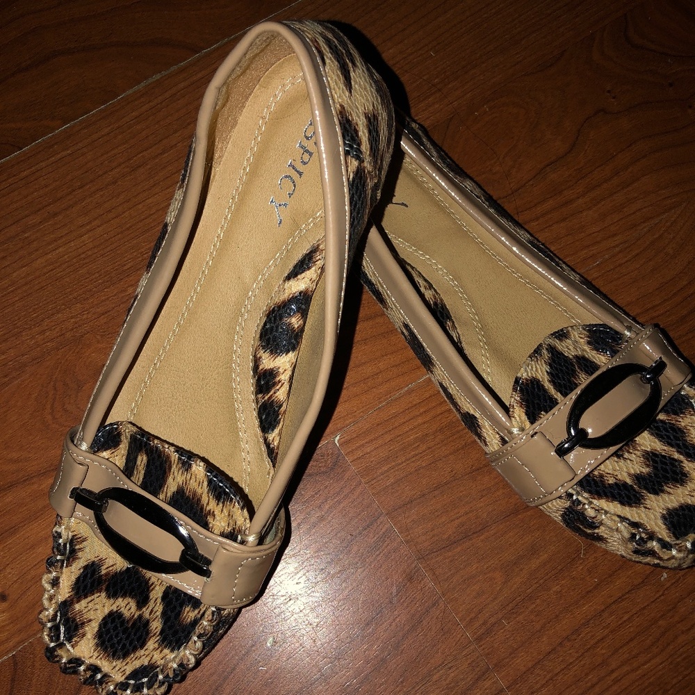Spicy animal print flats